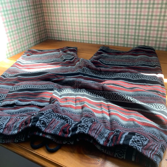 Men’s Aztec print shorts. Men’s size Xl - Picture 5 of 9